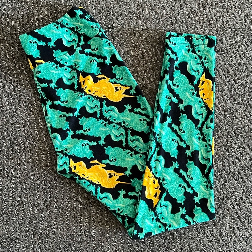 LuLaRoe Women’s lion print leggings OS.